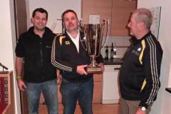 Herbert Tiefenbrunner bei der Pokalübernahme