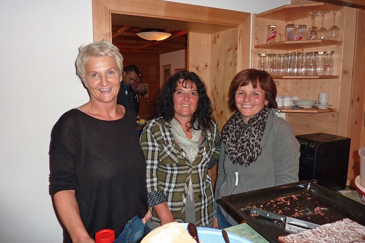 2014 Dorfmeisterschaft KK 11 Die Damen im Service