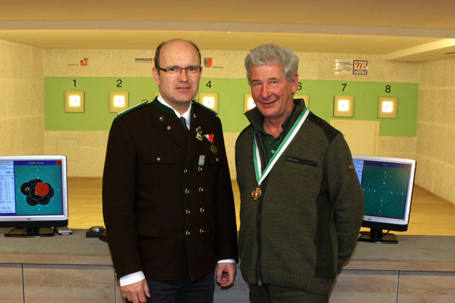 2015 Bezirksmeisterschaft LG 2 Siegerbild mit Franz Wille