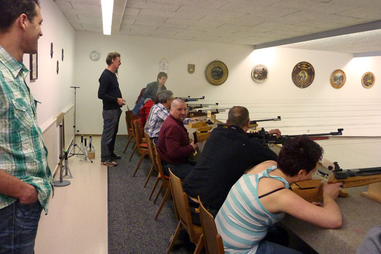 2014 VK-Hobby Mieming 1 4 Schützen im Schießstand