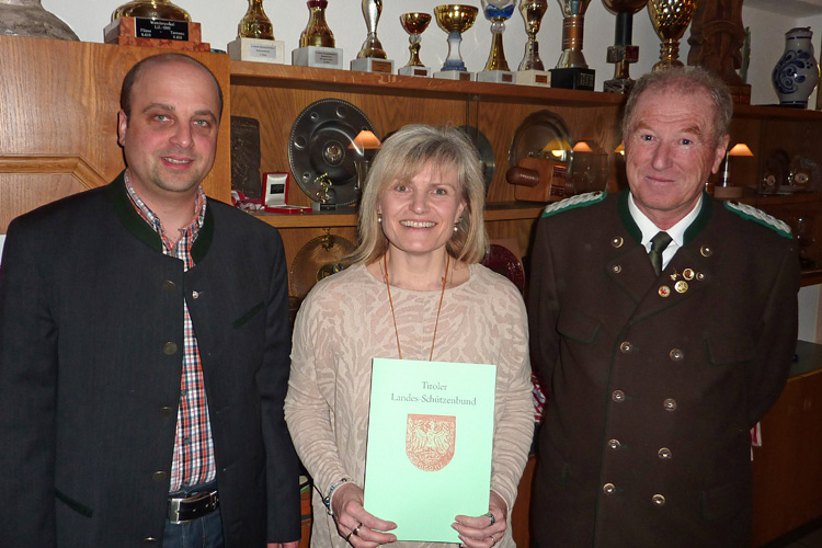 2016 Jahreshauptversammlung 2 Ehrung für Margit Ladner